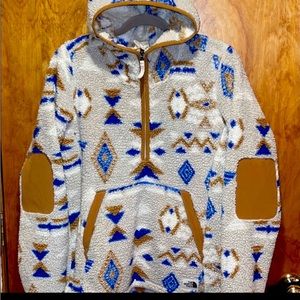 - The North Face Campshire Pullover Hoodie